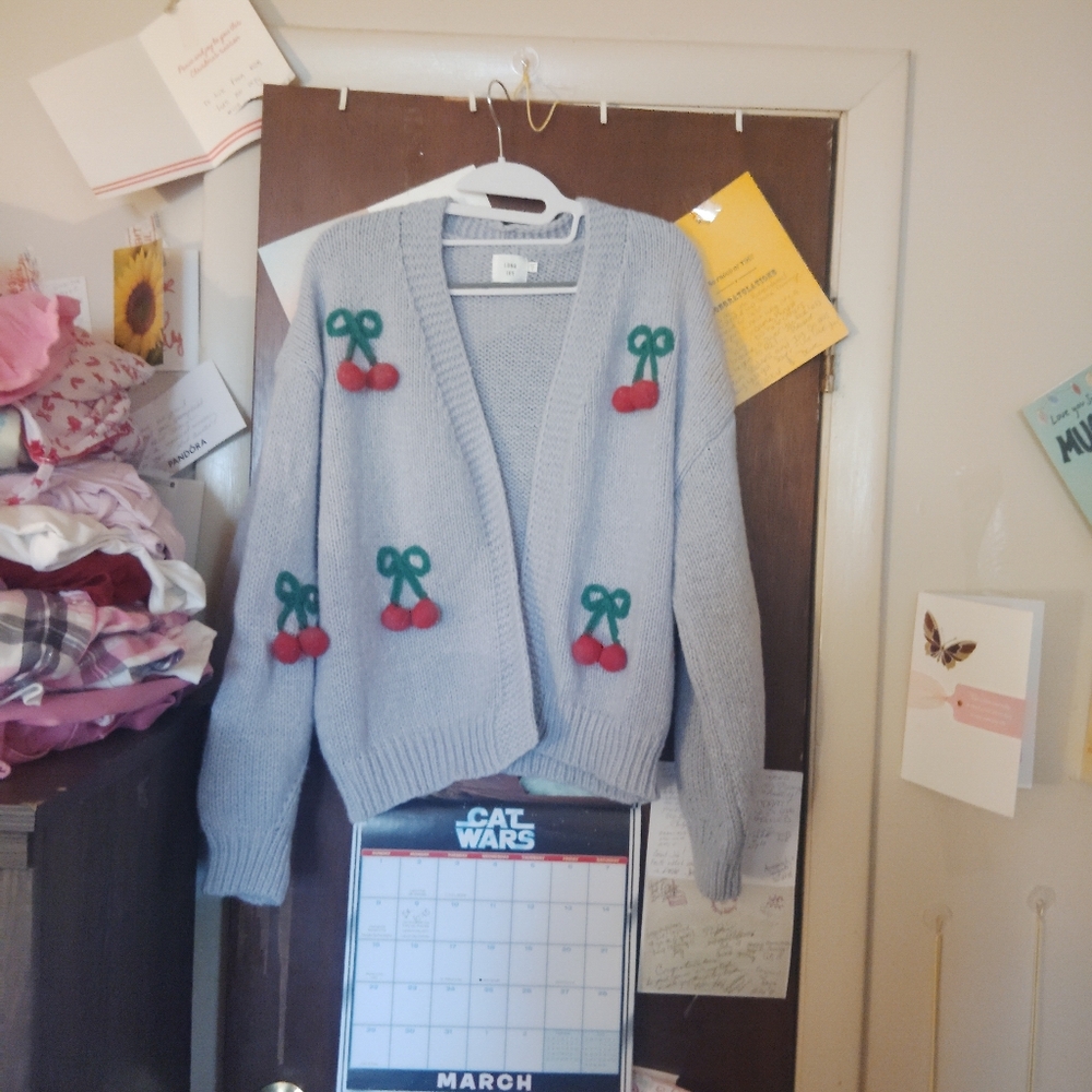 LUNA IVY Chunky Cherry Knit Open Front Sweater - Small - Picture 4 of 10